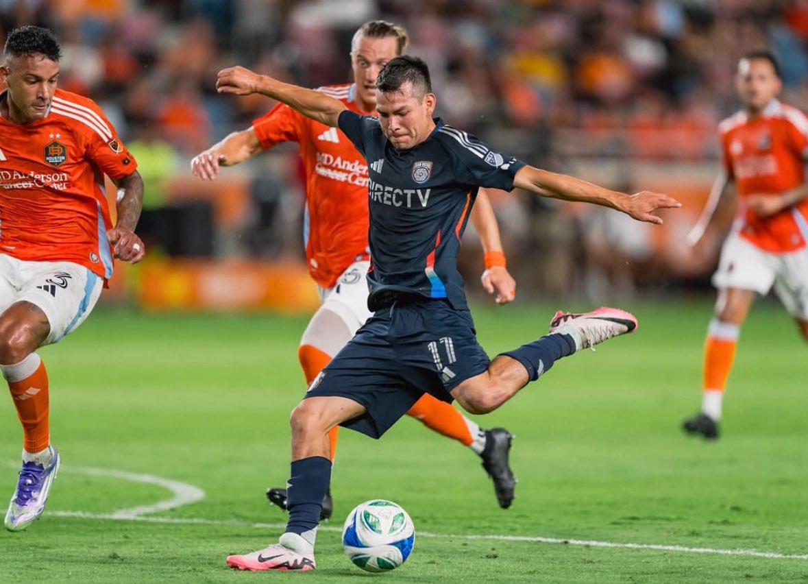 Hirving Lozano momento de carrera